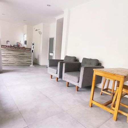 Отель Nyenyak Mrt Lebak Bulus Simatupang Джакарта Экстерьер фото